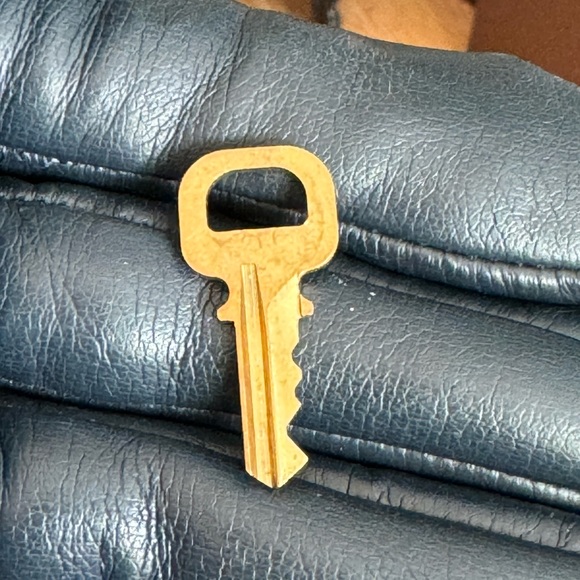 #432 Authentic Louis Vuitton key - Picture 2 of 2